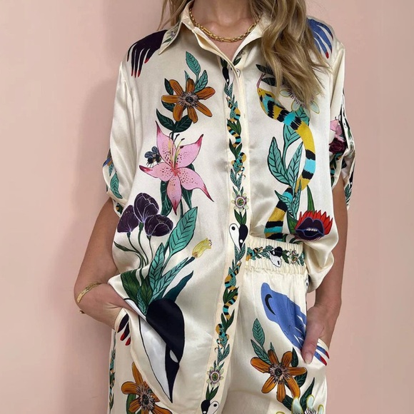 like my choice Tops - Luxury Feel Satin Unique Floral Print Button Down Oversized Blouse. Size M. New.